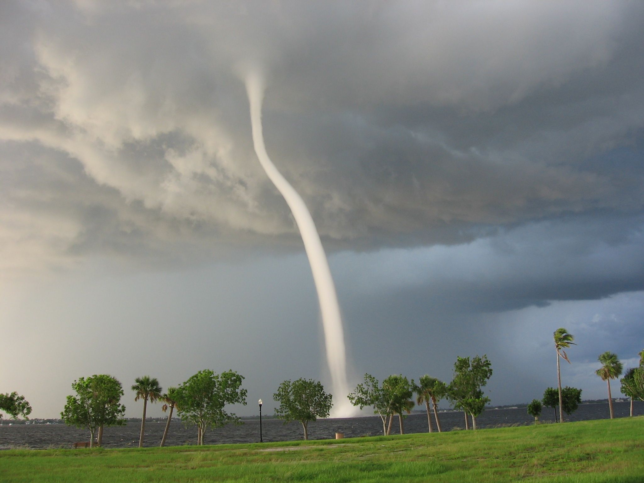 Waterspouts – Tornadoes That Can't Touch You on Land  (image credits: By Punta Gorda Police Department, Public domain, https://commons.wikimedia.org/w/index.php?curid=1987597)