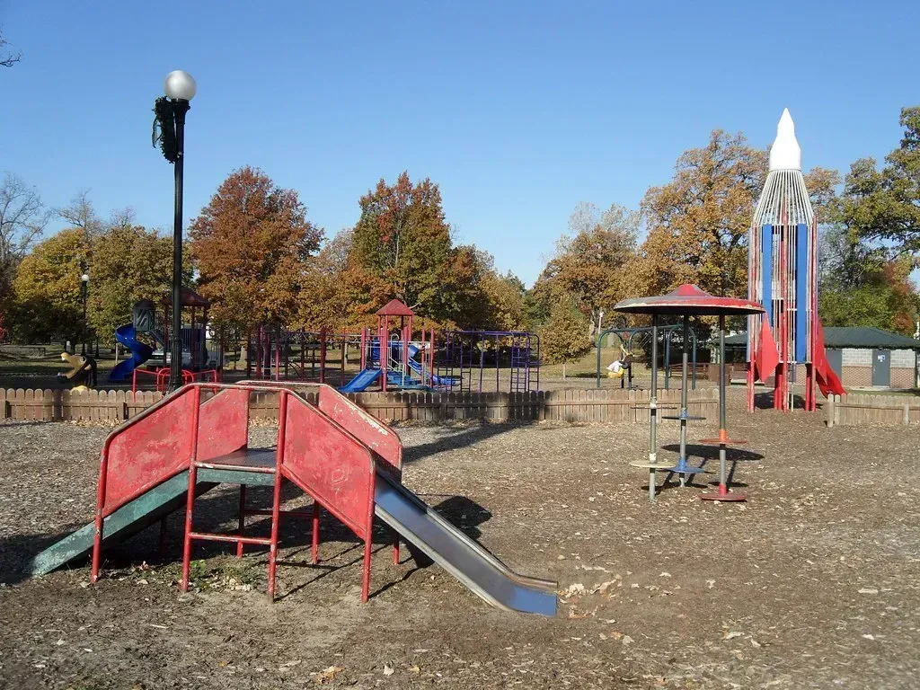 Using the Whole Outdoors as a Free-Range Playground With No Safety Rules (Nels_P_Olsen, Flickr, CC BY-SA 2.0)