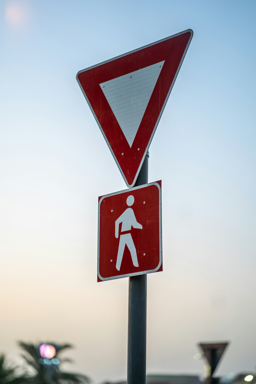 Follow the Traffic-Facing Rule That Saves Lives (image credits: unsplash)