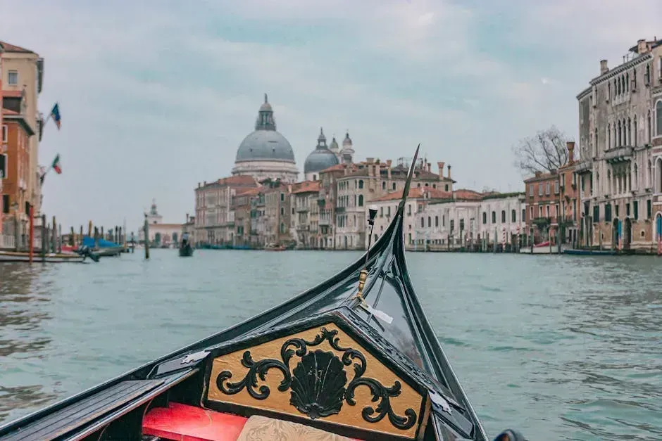 3. Overpriced Gondola Rides in Venice (Image Credits: Pexels)