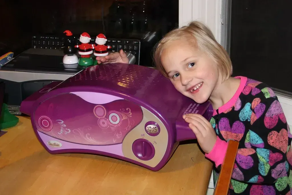 The Easy-Bake Oven - Beloved, Harmless-Looking, and Quietly Dangerous (CS_McMahon, Flickr, CC BY 2.0)