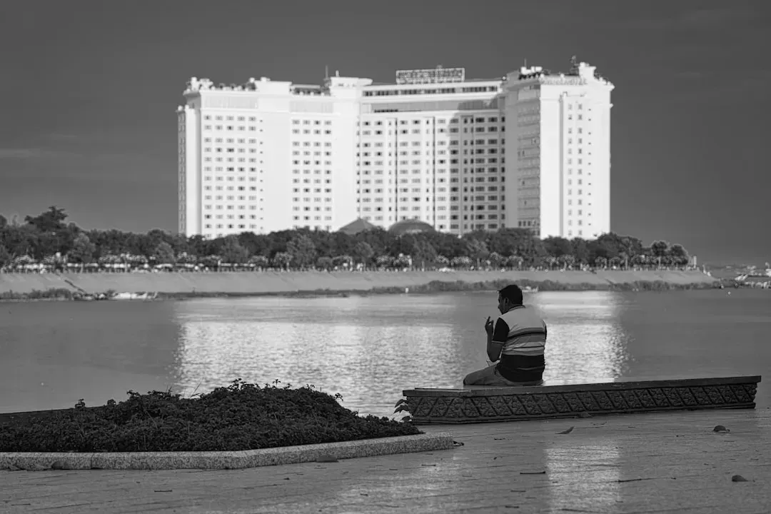 The Loneliness of Starting Over Caught Me Completely Off Guard (Image Credits: Unsplash)