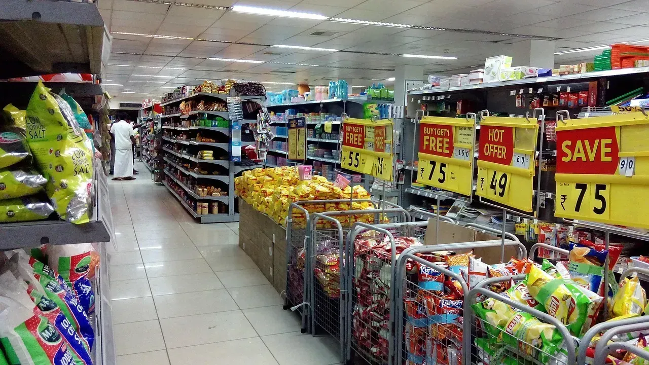 8. The Restaurant-to-Grocery Price Gap Widening (Image Credits: Pixabay)