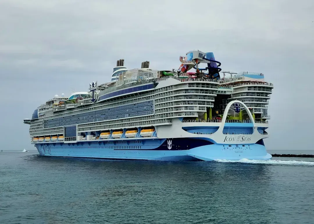 3. The Reaction to Ship Size (Image Credits: Unsplash)