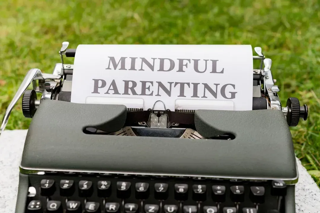 14. The Cold Shoulder of Emotionally Distant Parenting (Image Credits: Unsplash)