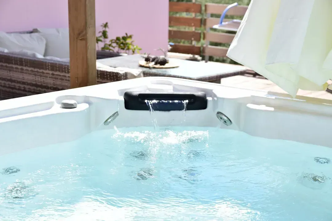 3. Oversized Soaking Tubs and Jetted Whirlpool Baths (Image Credits: Unsplash)