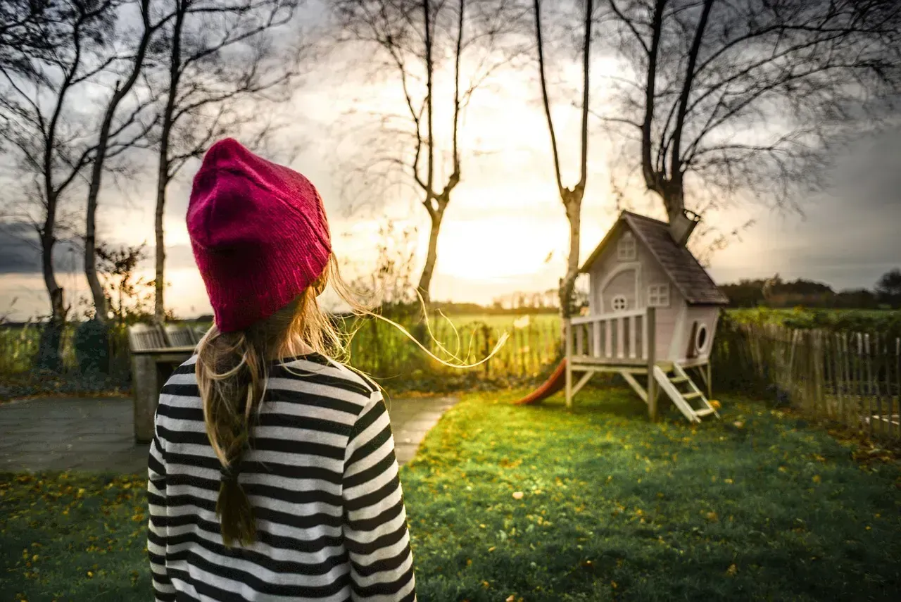 11. Unsupervised Outdoor Freedom That Came With Real Consequences (Image Credits: Pixabay)