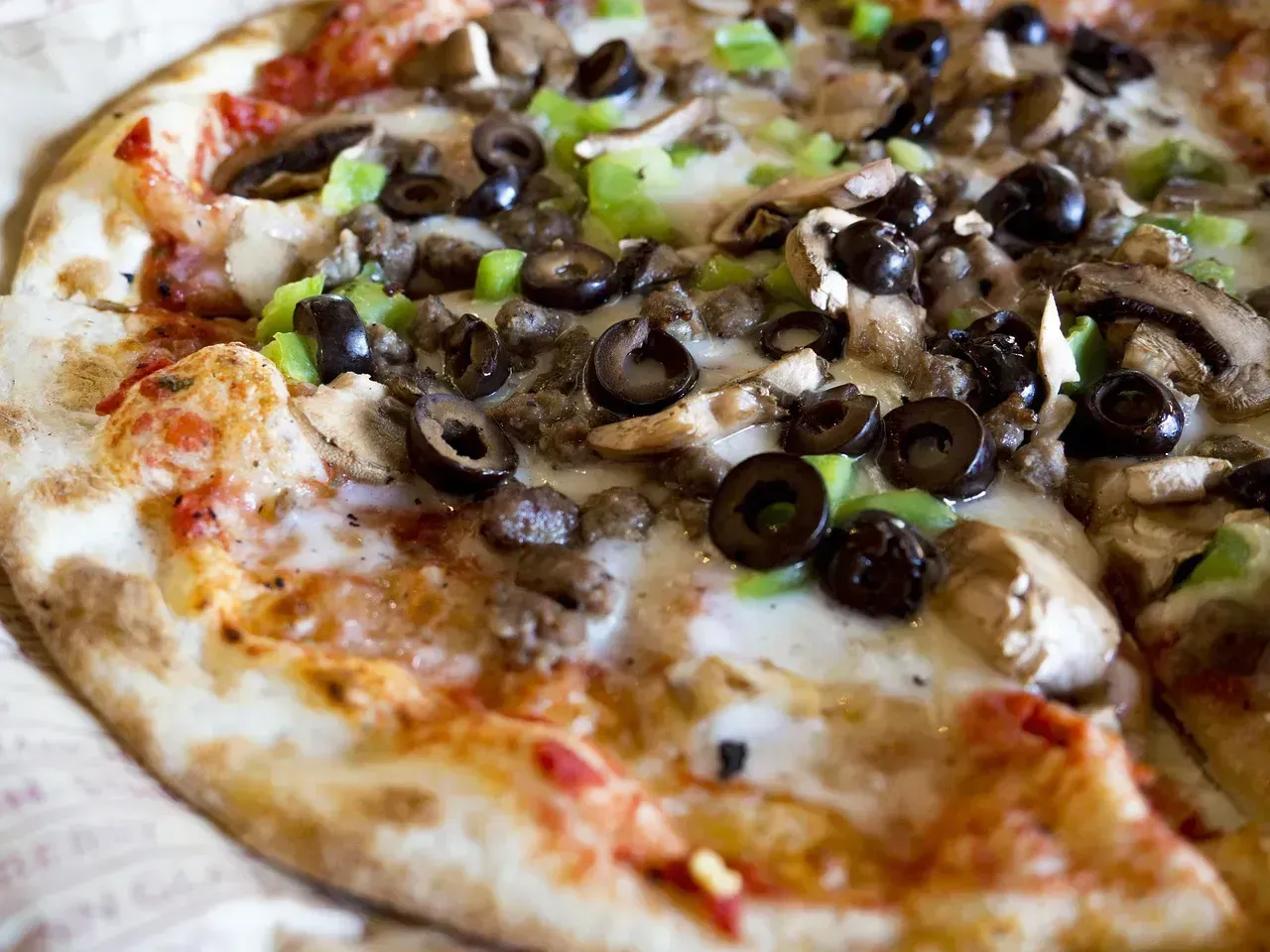 6. Lean Cuisine Frozen Dinners (The "Healthy" Choice) (Image Credits: Pixabay)