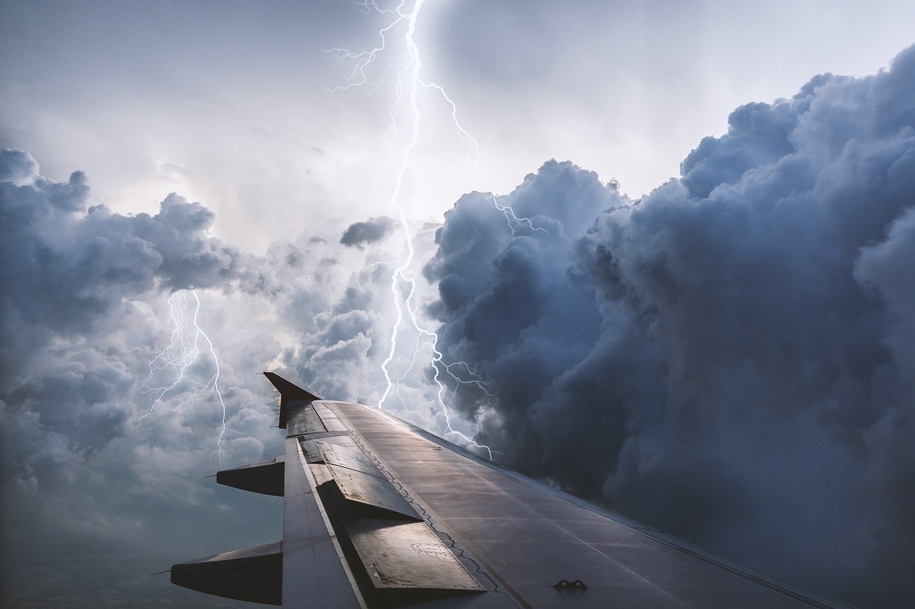 Turbulence Terror - When Smooth Air Turns Scary (image credits: pixabay)
