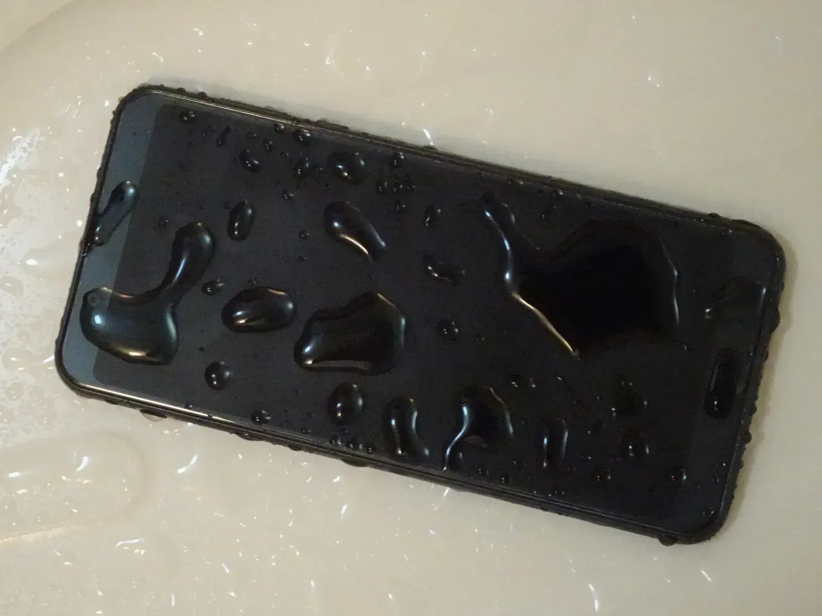 7. Putting Rice in a Wet Phone Will Dry It Out (By RuinDig/Yuki Uchida, CC BY 4.0)