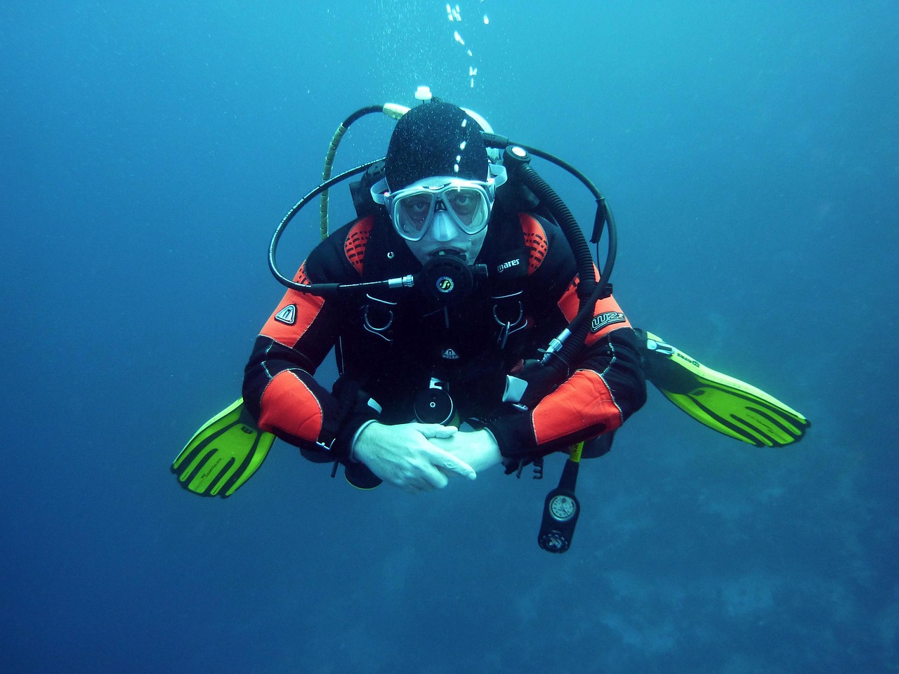 Scuba Diving: Breathing Easy Underwater (image credits: pixabay)