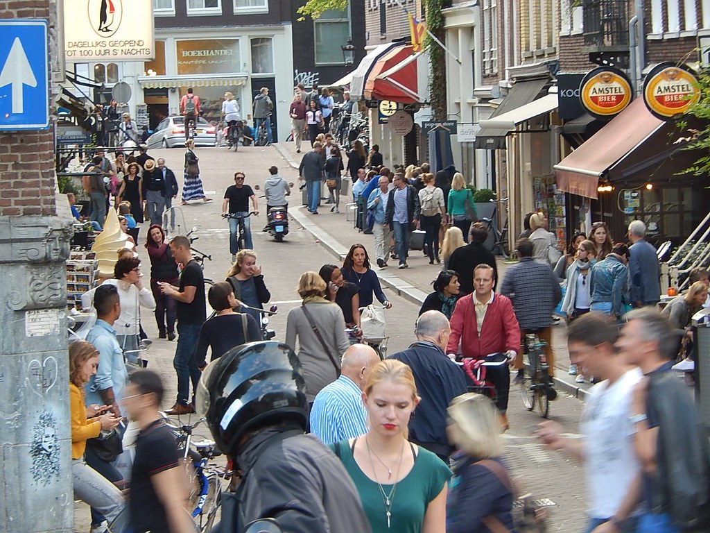 Why Traditional Crime Prevention Fails Against Pickpockets (image credits: flickr)