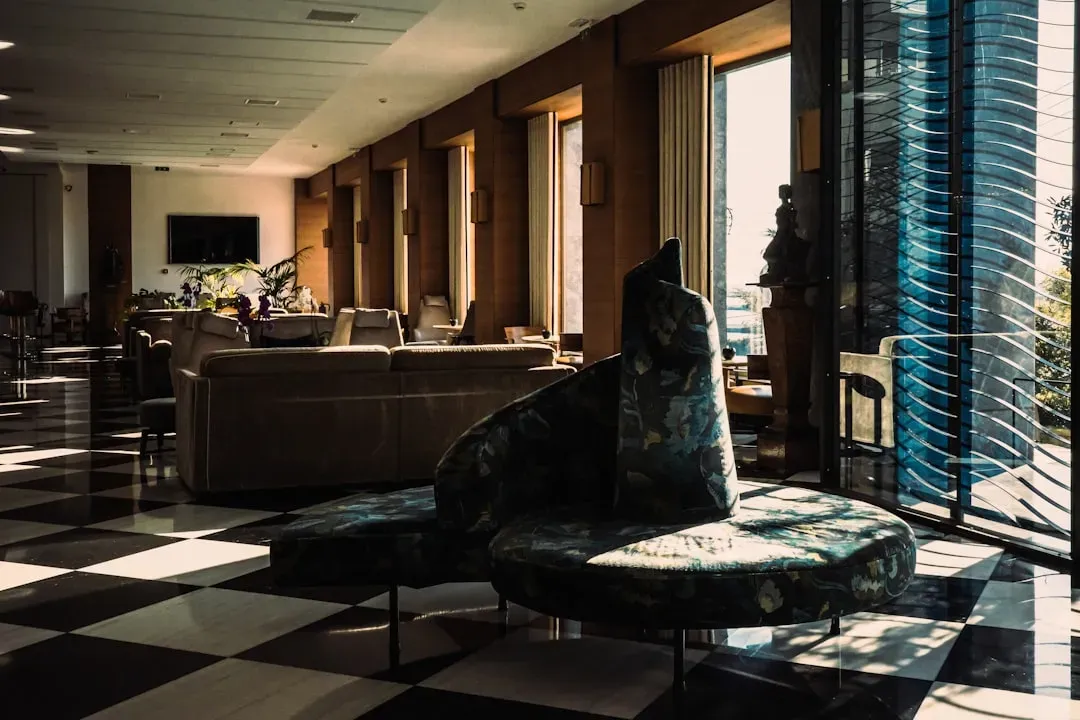 7. Dirty Common Areas and a Lobby That Smells Wrong (Image Credits: Unsplash)