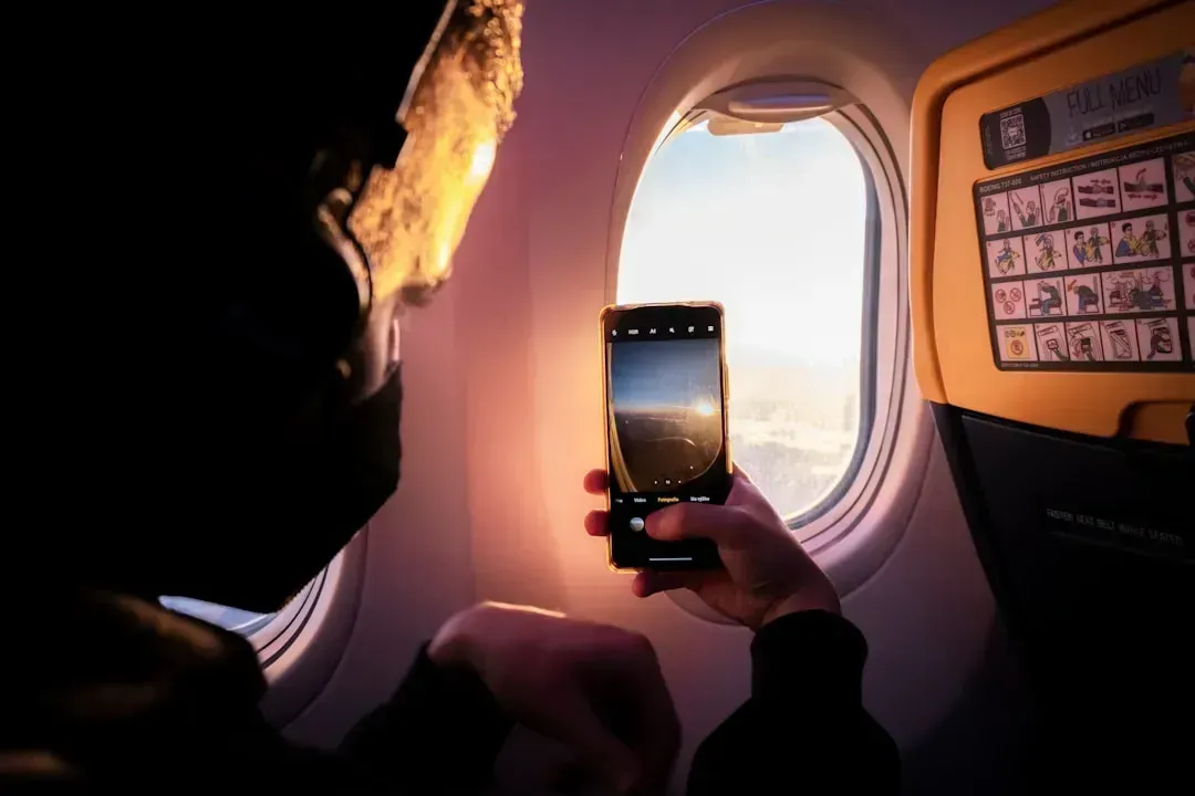 1. Obsessively Checking Turbulence Forecast Apps Before and During the Flight (Image Credits: Unsplash)