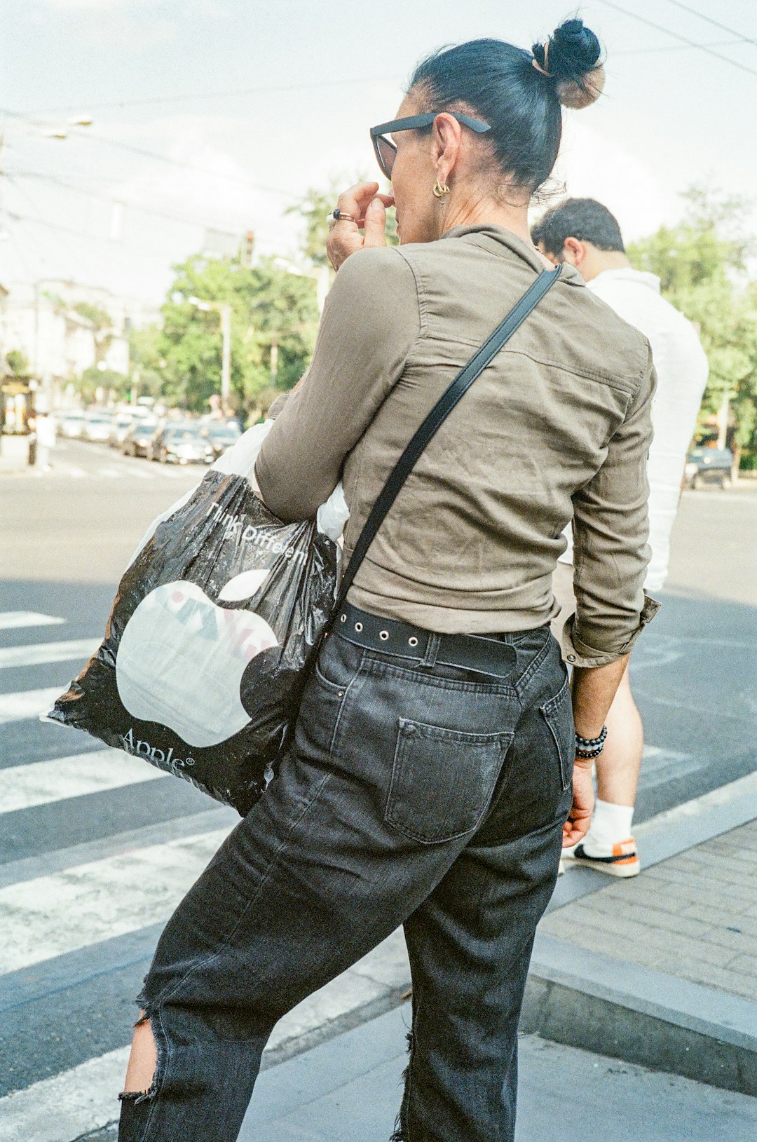 The Art of Distraction: How Pickpockets Exploit Tourist Psychology (image credits: unsplash)