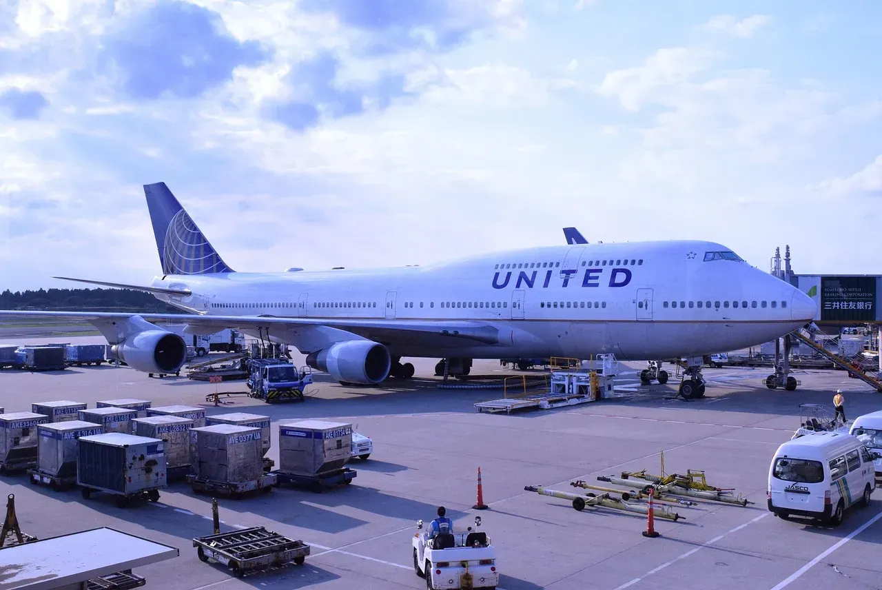 5. United Airlines: Big Network, Big Problems (Image Credits: Pixabay)
