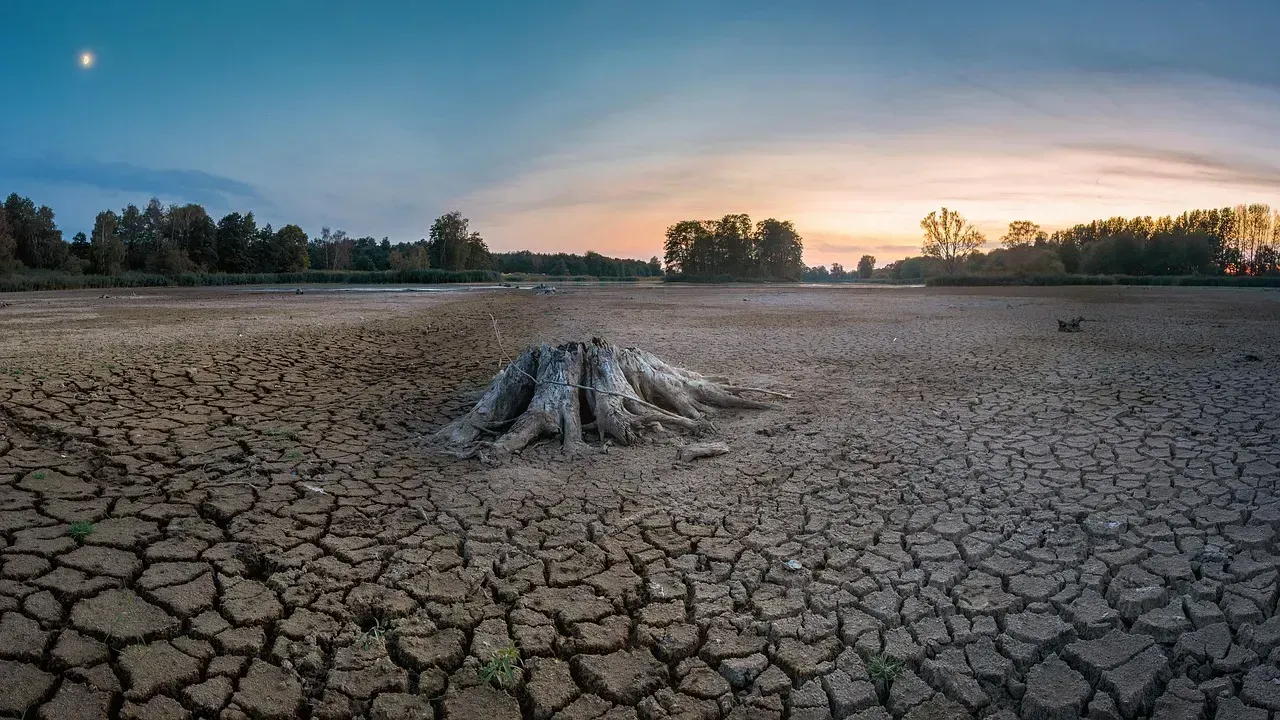 The Bigger Picture: A National Water Crisis Taking Shape (Image Credits: Pixabay)
