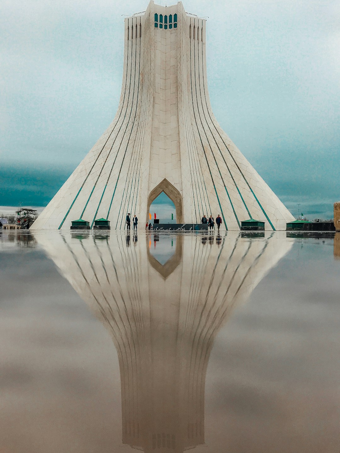 Iran: Hospitality Behind the Headlines (image credits: unsplash)