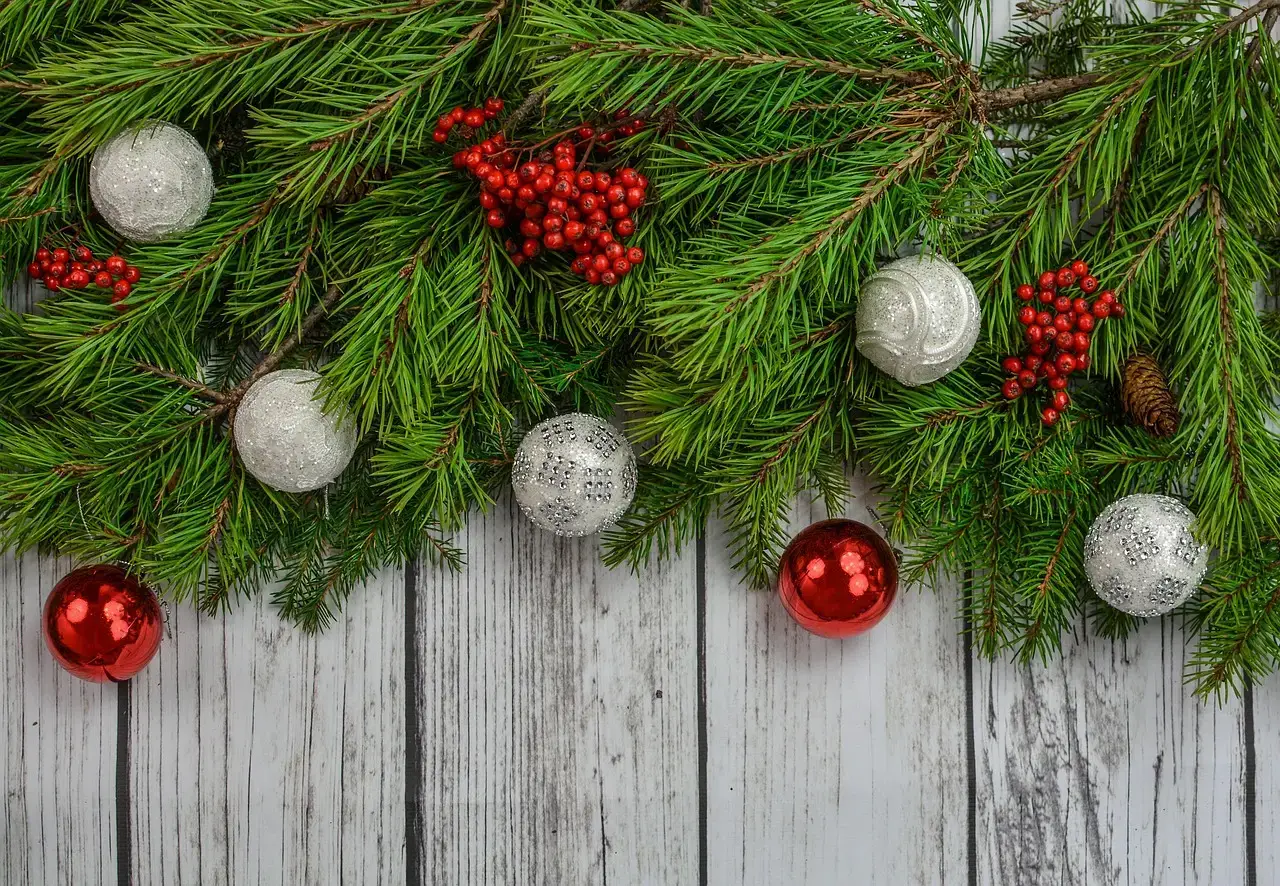 11. The "More Is More" Approach to Mixed Seasonal Decor (Image Credits: Pixabay)