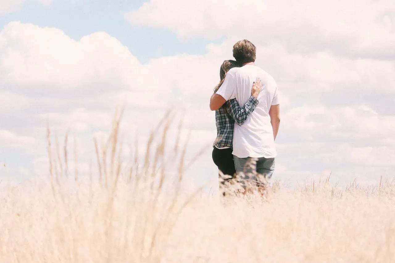 9. Letting physical affection quietly disappear (Image Credits: Pixabay)