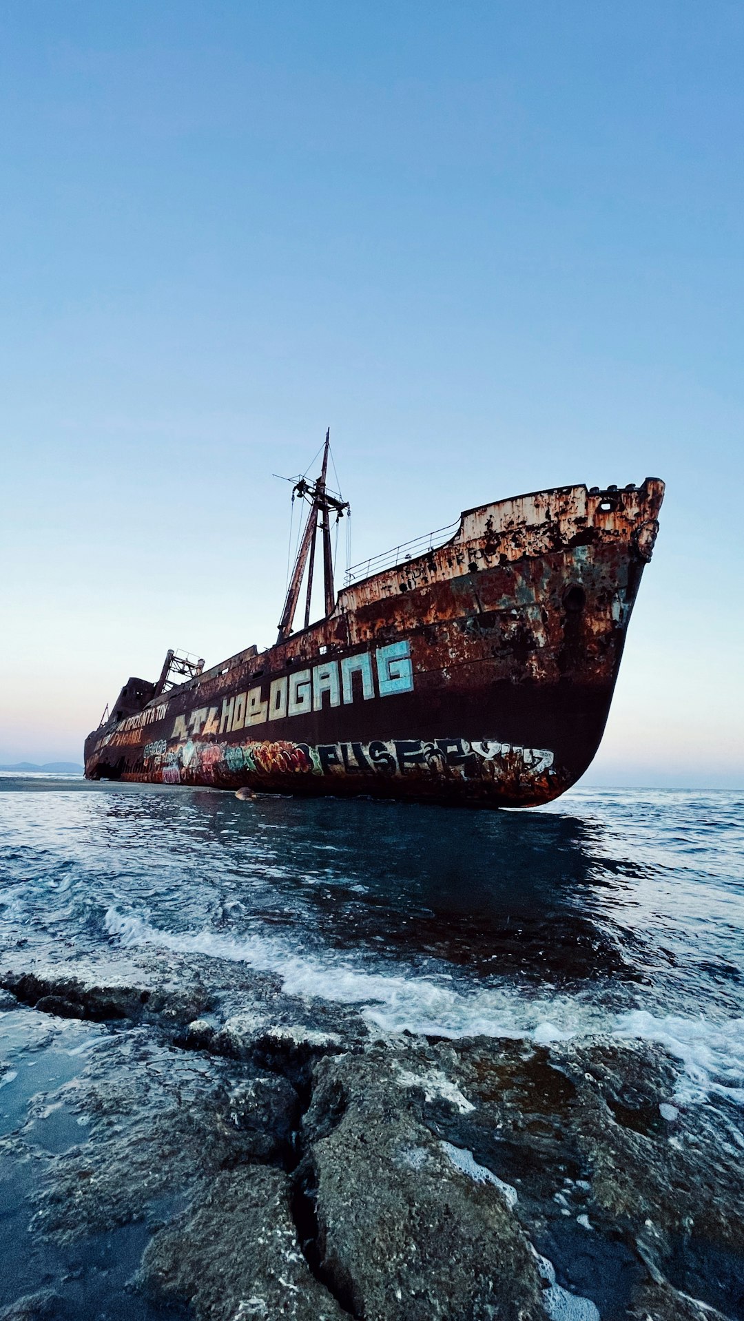 The Titanic Effect: When History Haunts the Present (image credits: unsplash)