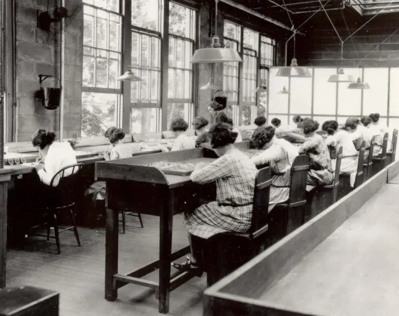 7. The Radium Girls: Poisoned and Then Blamed for It (Image Credits: By Unknown authorUnknown author, Public domain)
