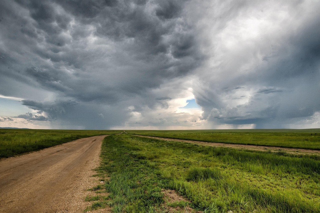 The Psychology Behind Storm-Related Anxiety Disorders (image credits: pixabay)