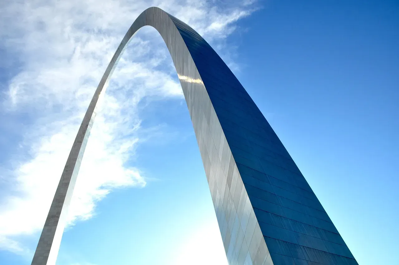4. St. Louis, Missouri - Gateway Arch, High Stakes Streets (Image Credits: Pixabay)