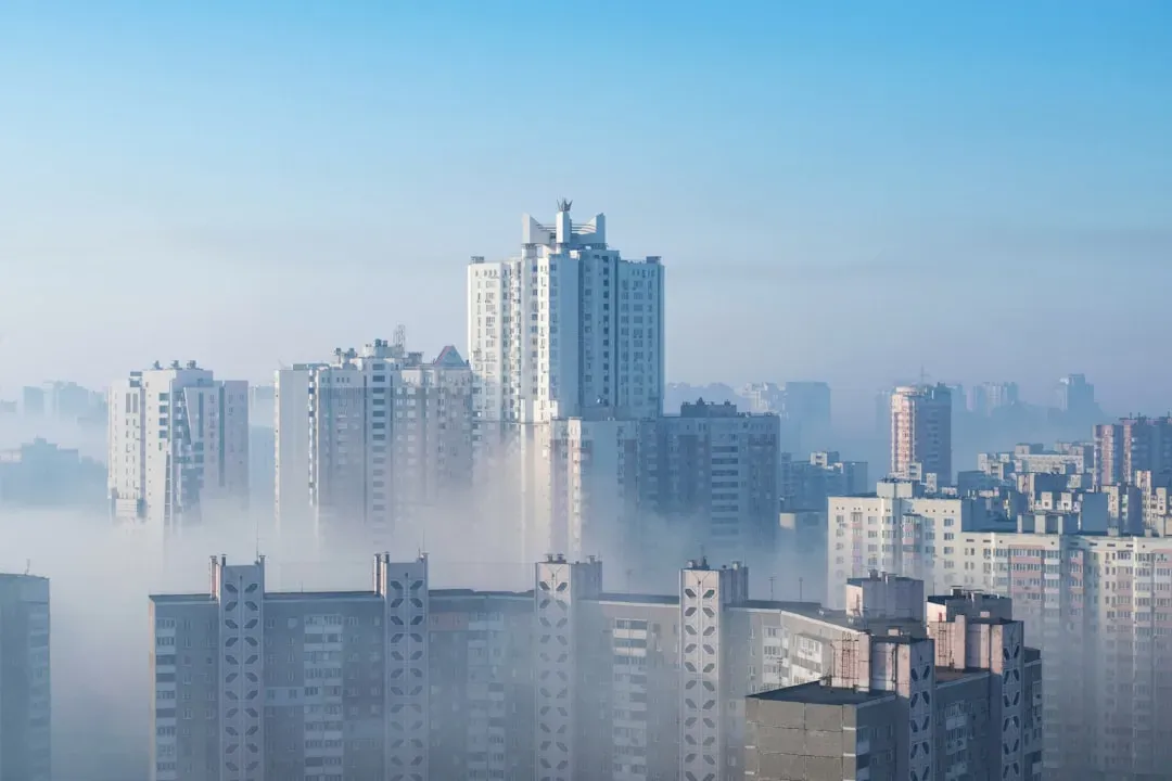 The Indoor-Outdoor Paradox: Your Apartment May Be More Polluted Than the Street Below (Image Credits: Unsplash)
