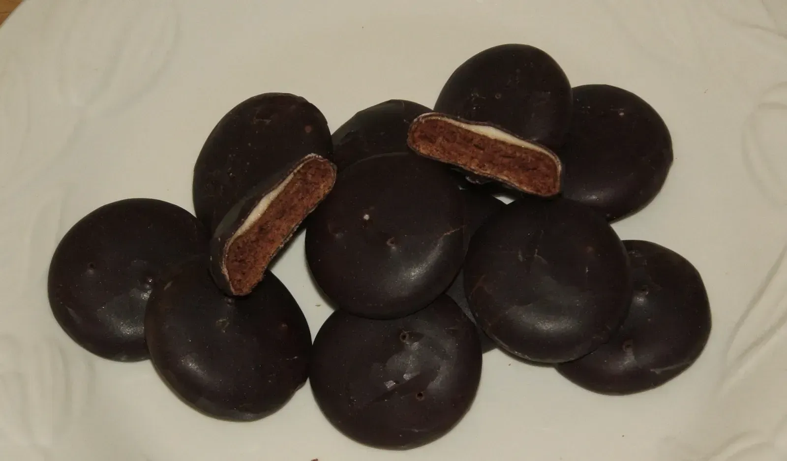 8. SnackWell's Devil's Food Cookie Cakes (Image Credits: By Geoff, CC BY-SA 3.0)