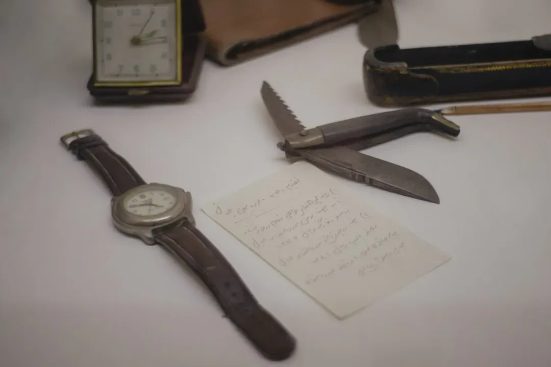 Sentimental Items Kept Out of Guilt (Image Credits: Unsplash)