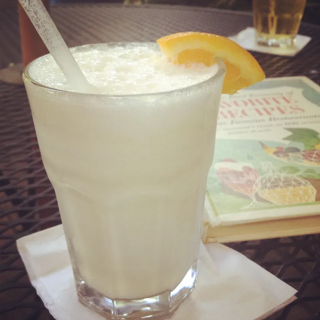 2. The Ramos Gin Fizz: A Workout Order That Pays Nothing (goodiesfirst, Flickr, CC BY 2.0)