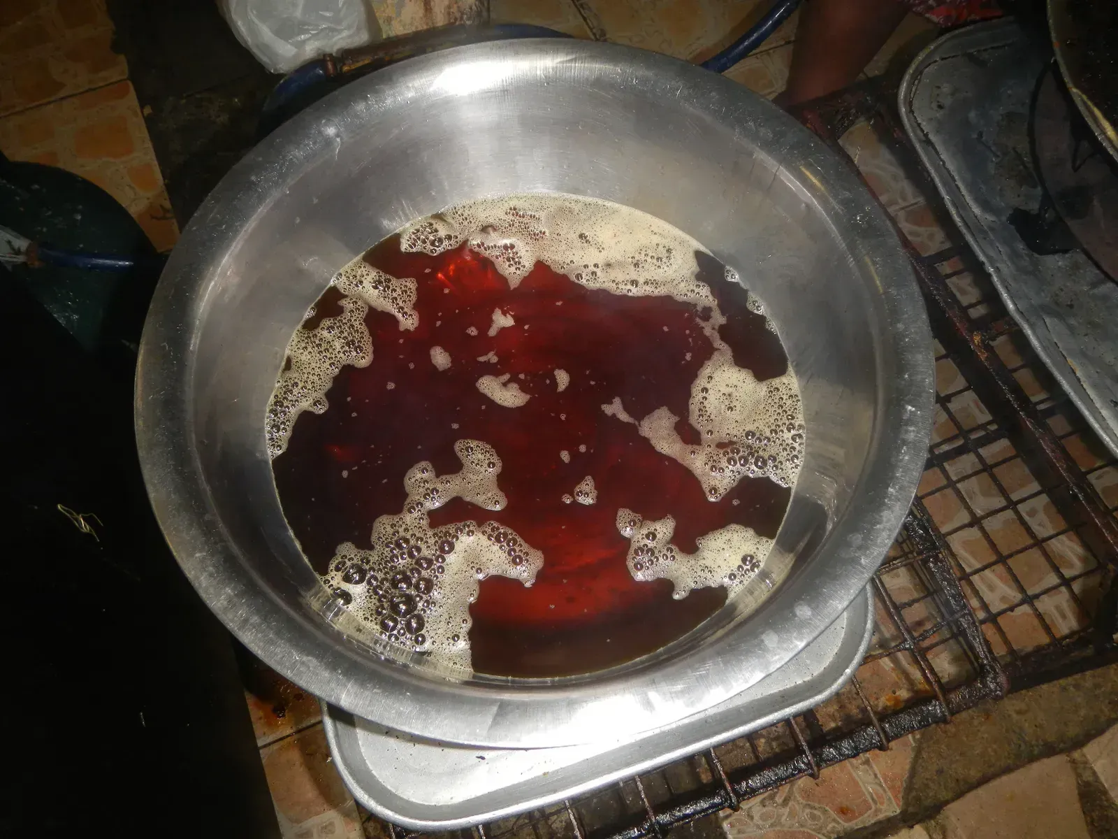 2. Cooking Grease and Oil &ndash; The Pipe Killer You Can't See (Image Credits: By Judgefloro, CC0)