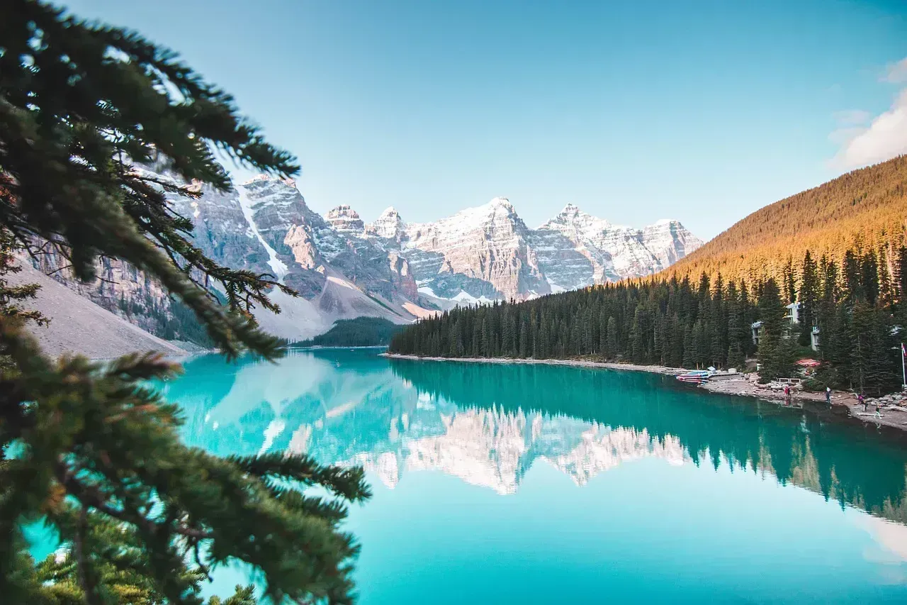 13. Banff, Canada: Turquoise Lakes and Absolute Quiet (Image Credits: Pixabay)