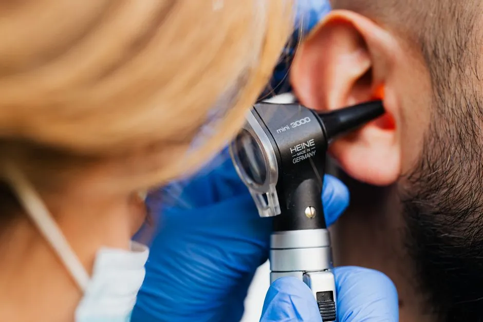 What the Online Search Data Reveals About Left-Ear Ringing (Image Credits: Pexels)