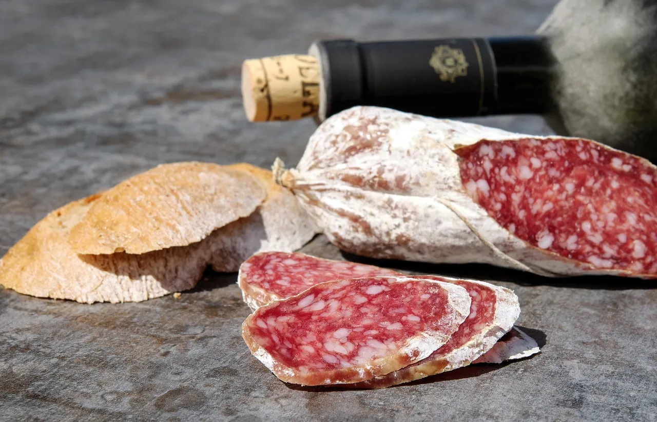 Saturated Fat at Lunch Sets a Difficult Tone for the Rest of the Day (Image Credits: Pixabay)