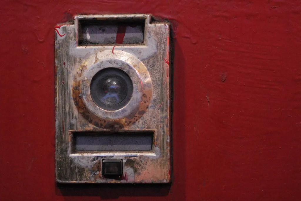 The Brand Confusion Scam: Many Names, One Dangerous App (modomatic, Flickr, CC BY 2.0)