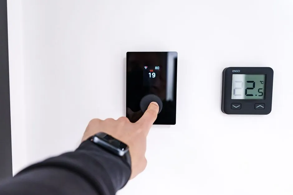 Cranking the Heat Too High in Winter Strains the System (Image Credits: Pexels)