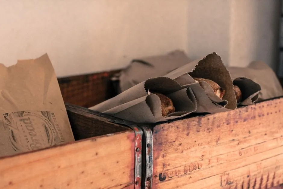 Breathable Bags Beat Sealed Containers on the Counter (Image Credits: Pexels)