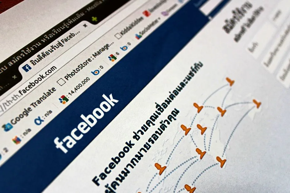 Neighborhood Facebook Groups and Apps Are the New Organizers (Image Credits: Pexels)