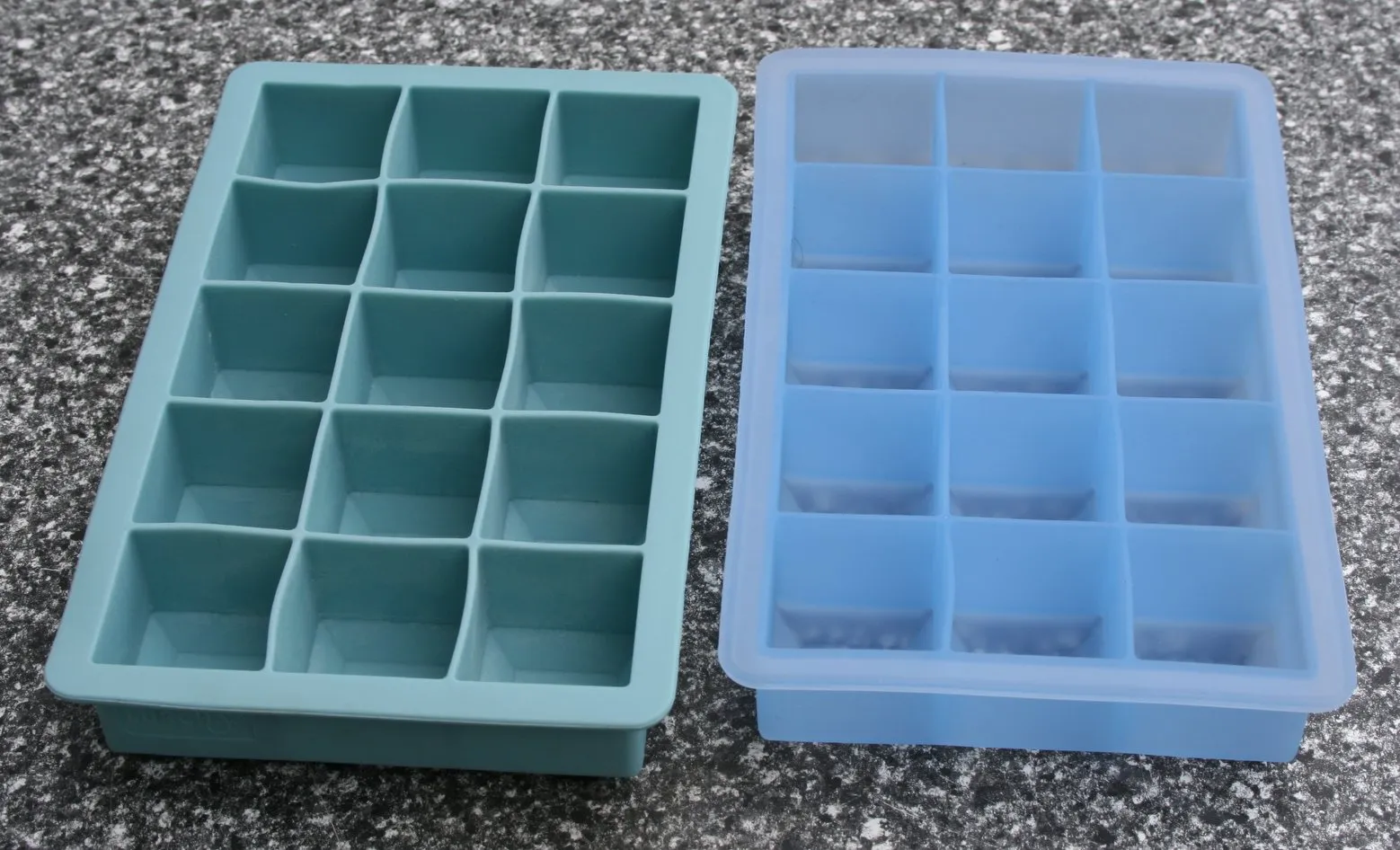 Silicone Trays Largely Break the Pattern (By Gmhofmann, CC BY-SA 3.0)