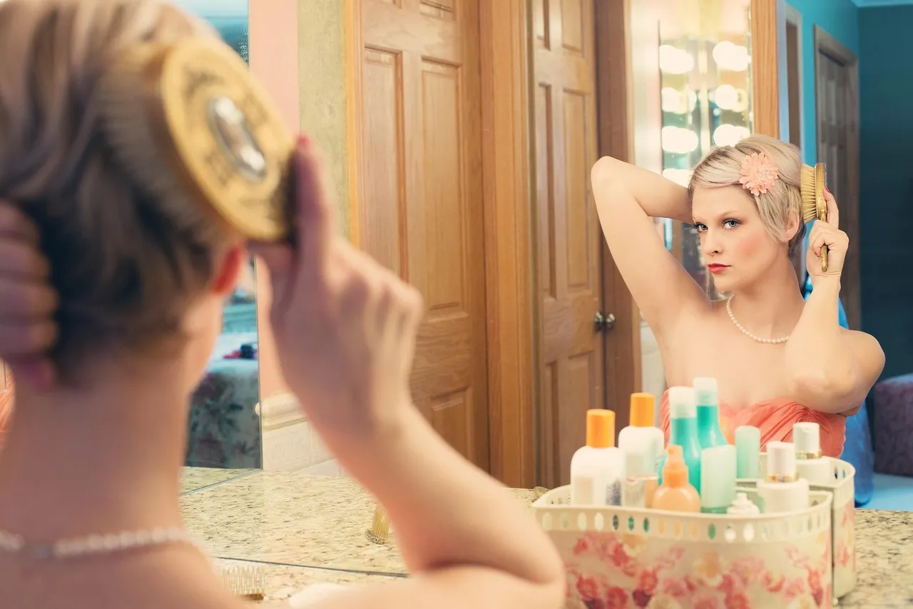 4. Mirrors (Image Credits: Pixabay)