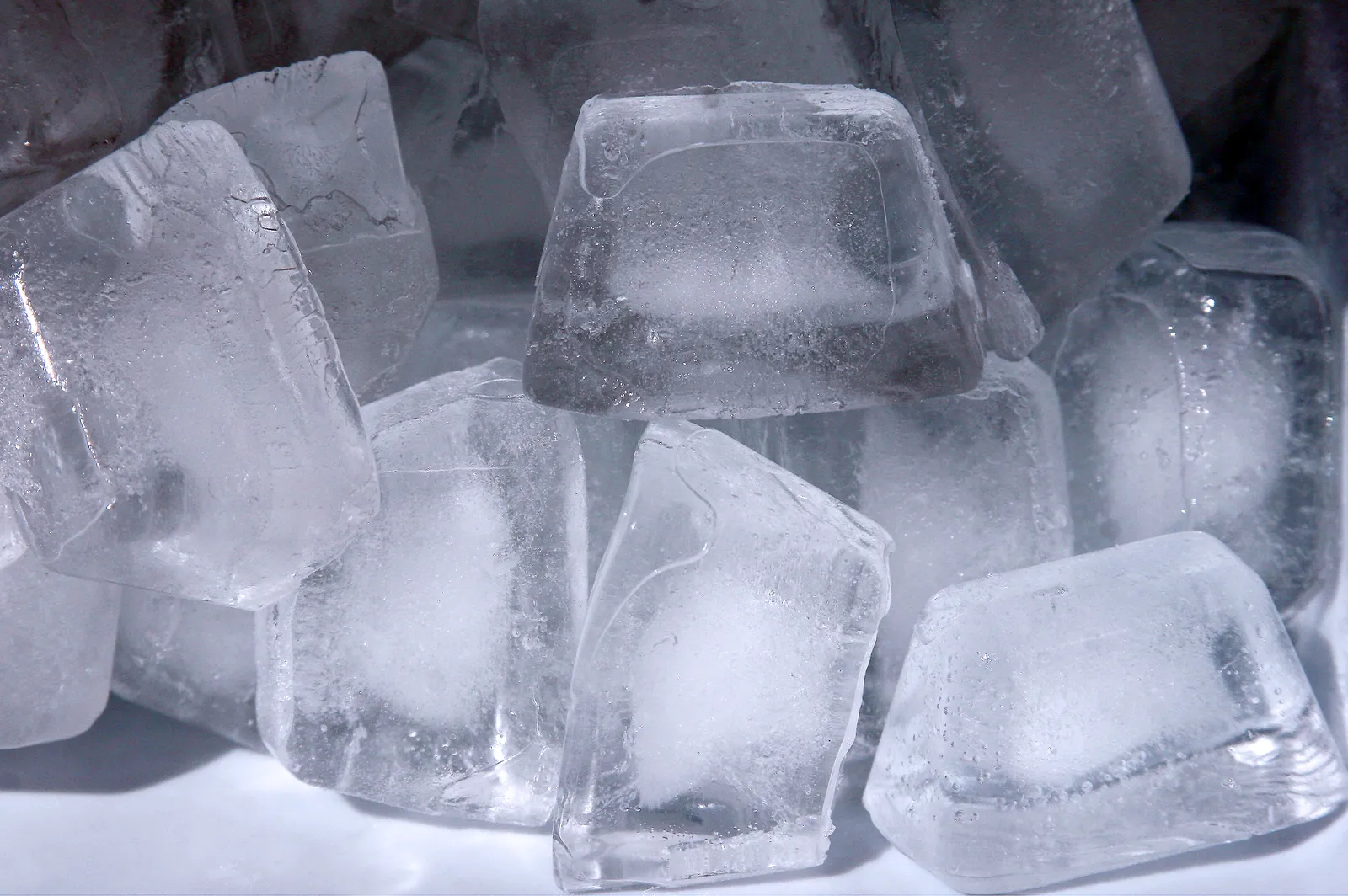 Cloudy Ice Is Safe - But It Melts Faster and Can Taste Different (By liz west, CC BY 2.0)