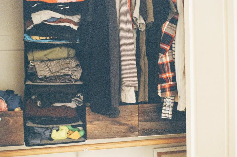 Underestimating the Real Cost of a Disorganized Closet (Image Credits: Stocksnap)