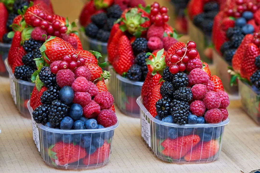 5. Berries: Small Fruits with Serious Antioxidant Power (Image Credits: Unsplash)