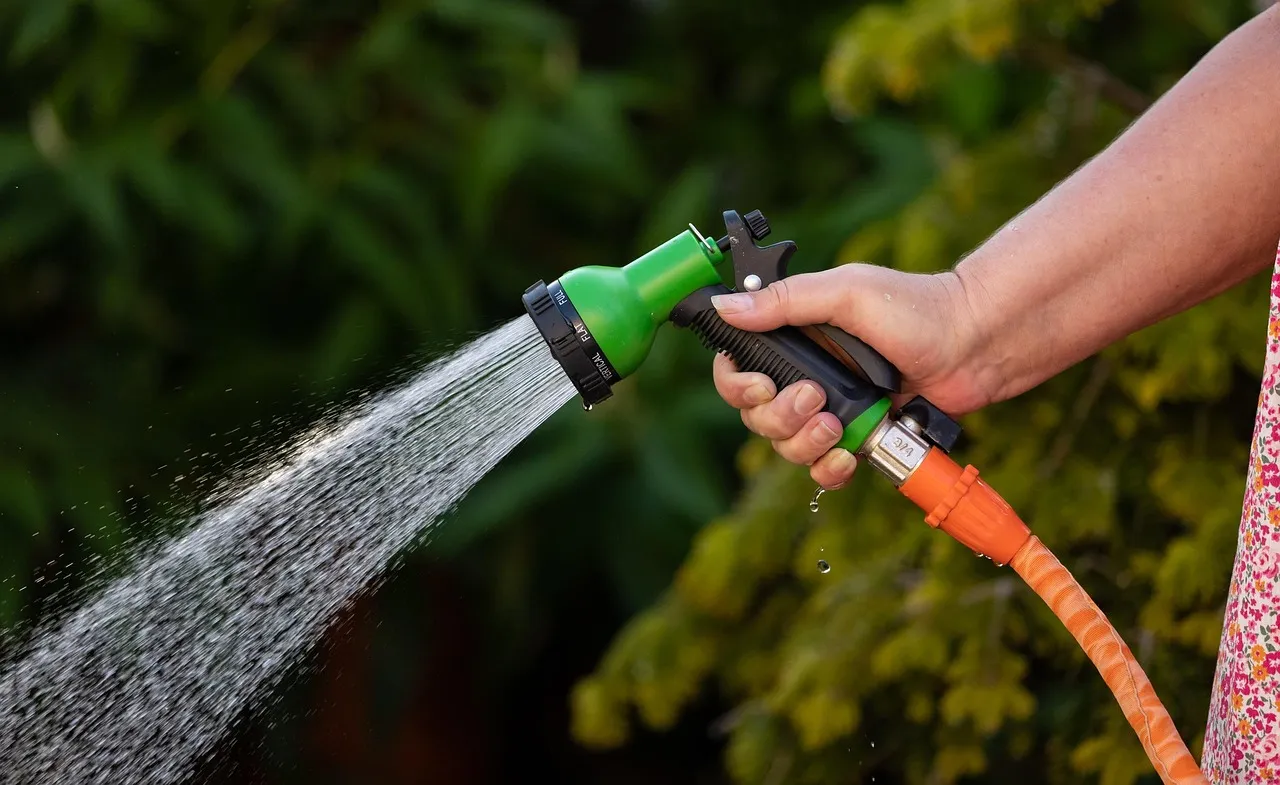 Adding a Low-Pressure Soaker Hose (Image Credits: Pixabay)