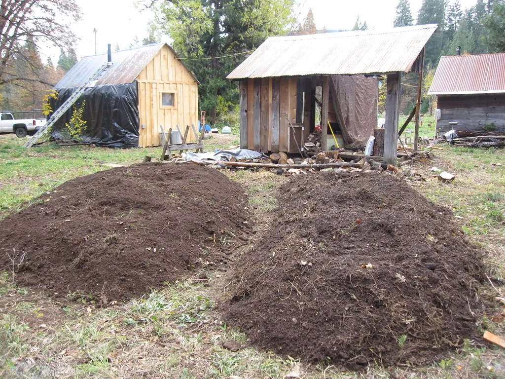 Mulching for Moisture and Root Health (fishermansdaughter, Flickr, CC BY 2.0)