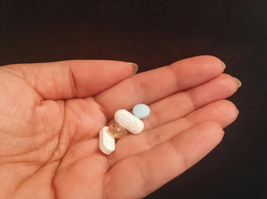 2. Crushing or Splitting Pills Without Checking First (Image Credits: Unsplash)