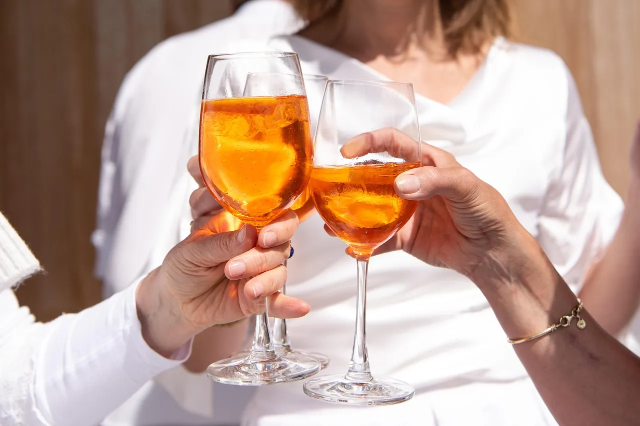 The Shift to Drinking Earlier in the Day (Image Credits: Pixabay)