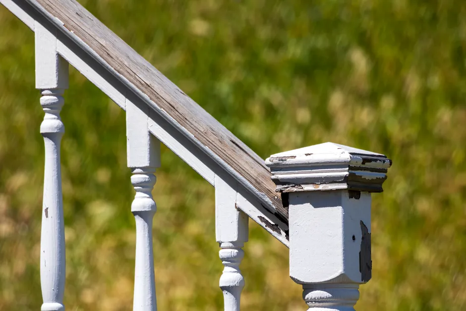 Wobbly Posts: The Red Flag That Kills Buyer Confidence (Image Credits: Pexels)